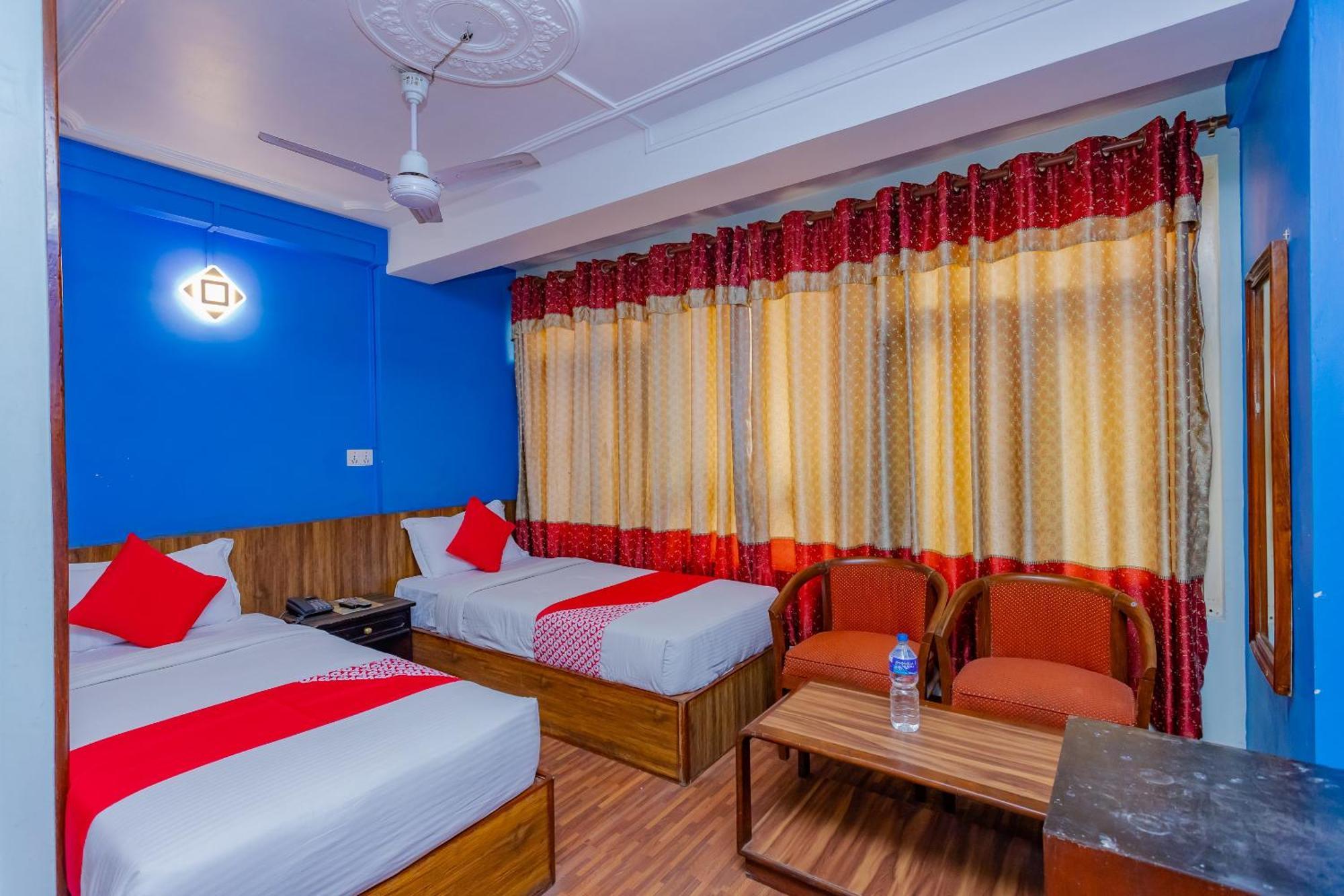 Oyo 795 Hotel Holiday Inn 카트만두 외부 사진