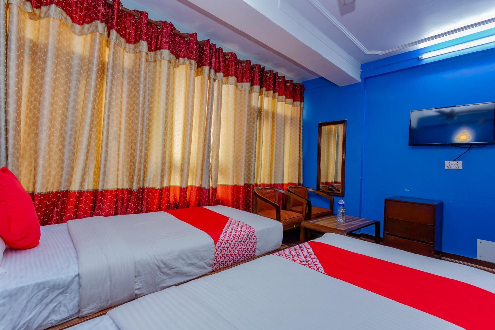 Oyo 795 Hotel Holiday Inn 카트만두 외부 사진