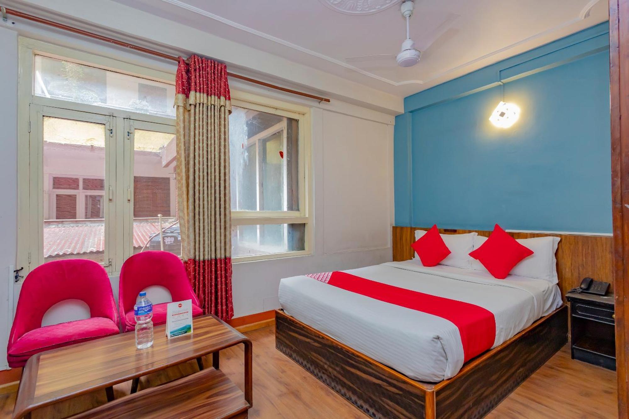 Oyo 795 Hotel Holiday Inn 카트만두 외부 사진